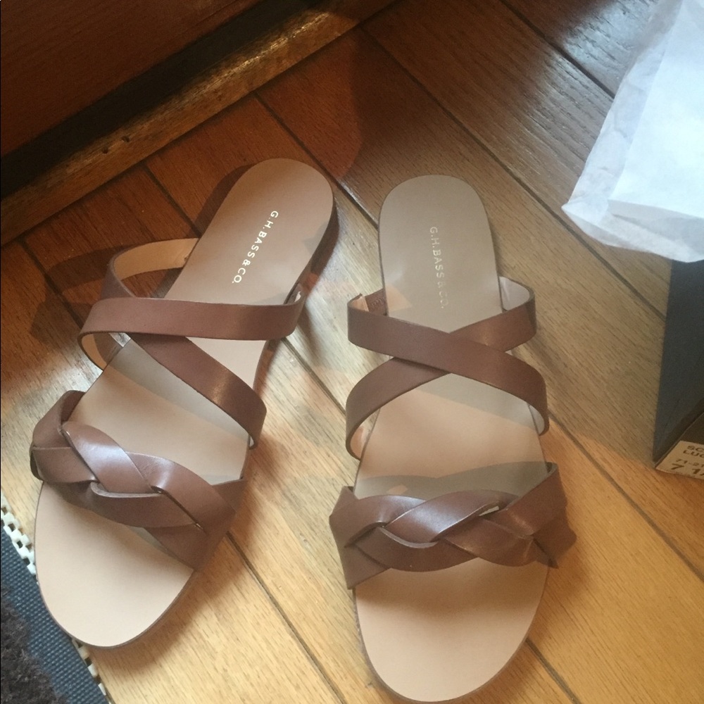 G.H. Bass 7.5 brown slides